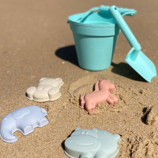 Silicone beach toys (bucket, shovel, and 4 accessories)