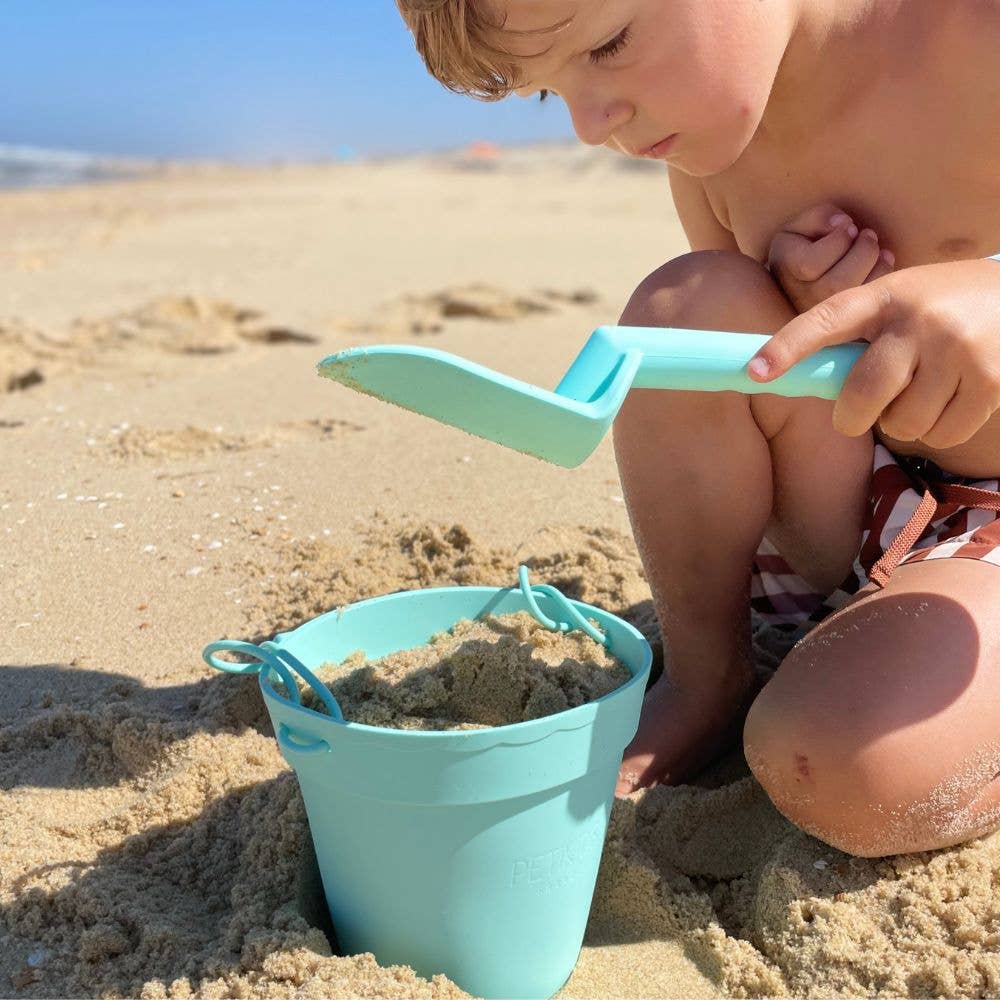 Silicone beach toys (bucket, shovel, and 4 accessories)