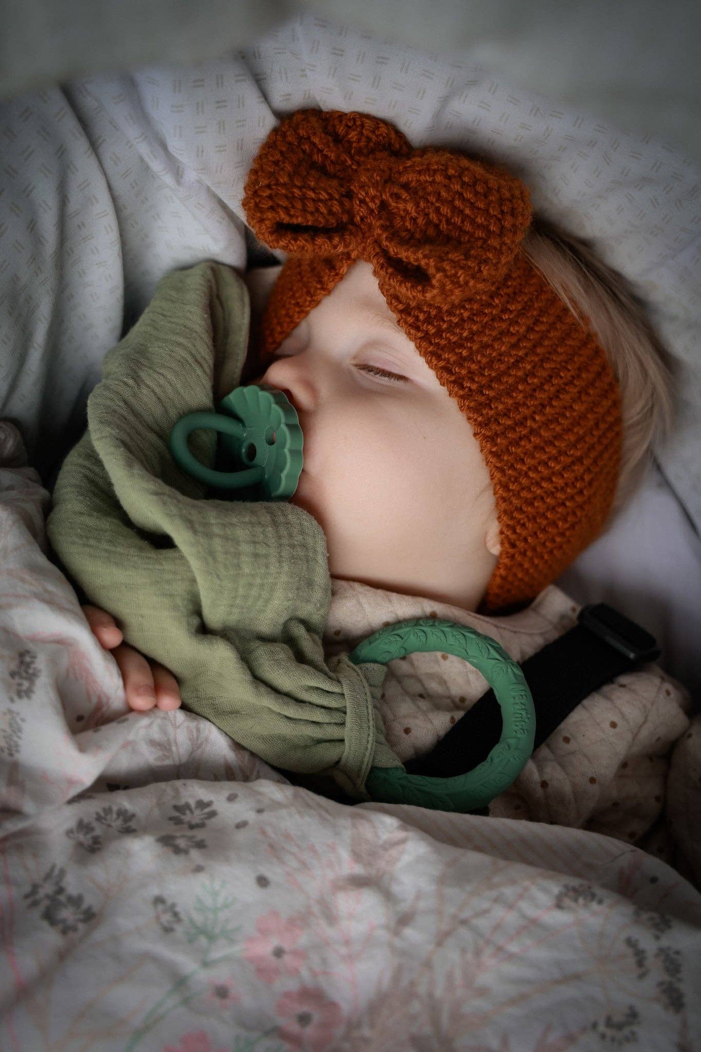 Comforter with teether, green