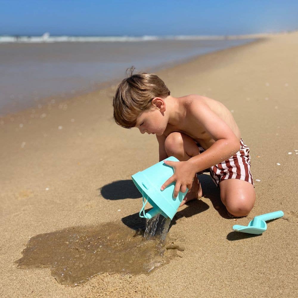 Silicone beach toys (bucket, shovel, and 4 accessories)