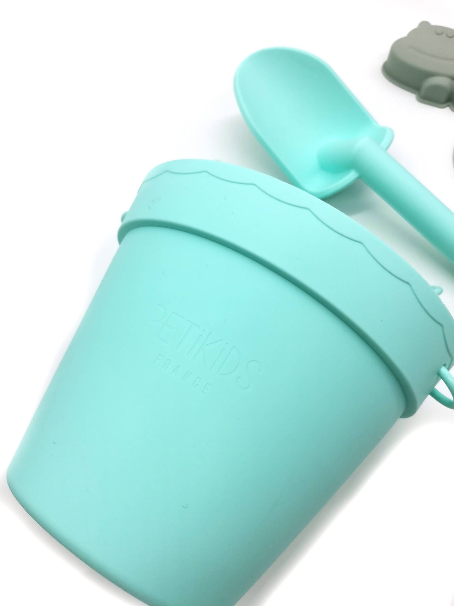 Silicone beach toys (bucket, shovel, and 4 accessories)