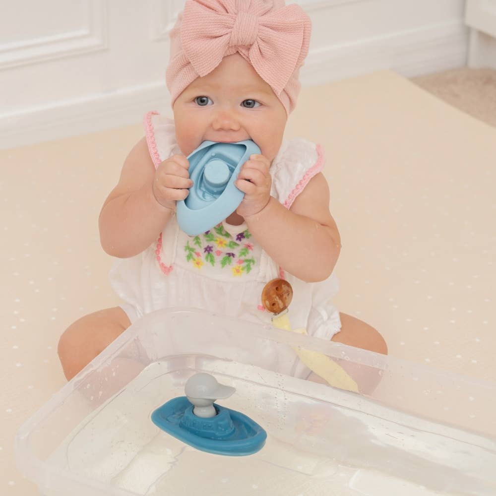 Bath awakening toy - Set of 2 boats and 1 captain: Pink