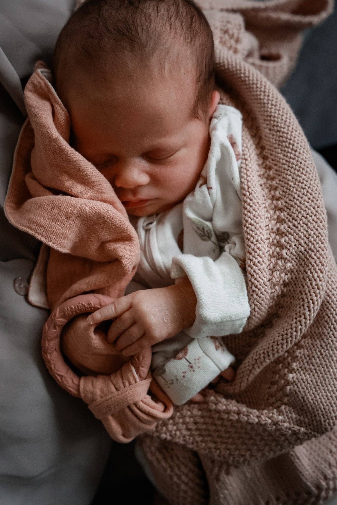 Comforter with teether, rose