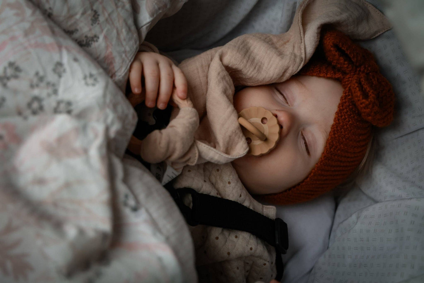 Comforter with teether, creme