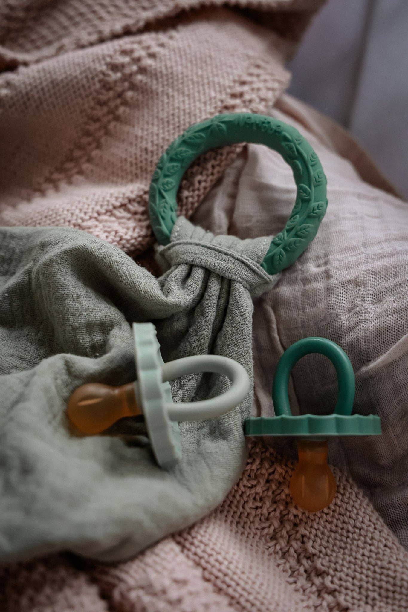 Comforter with teether, green